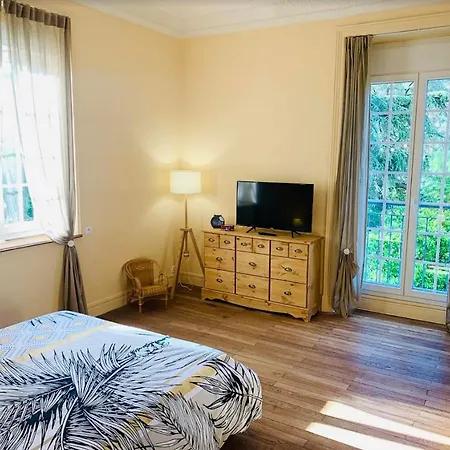 Guest house Domaine Des Ondes 3*